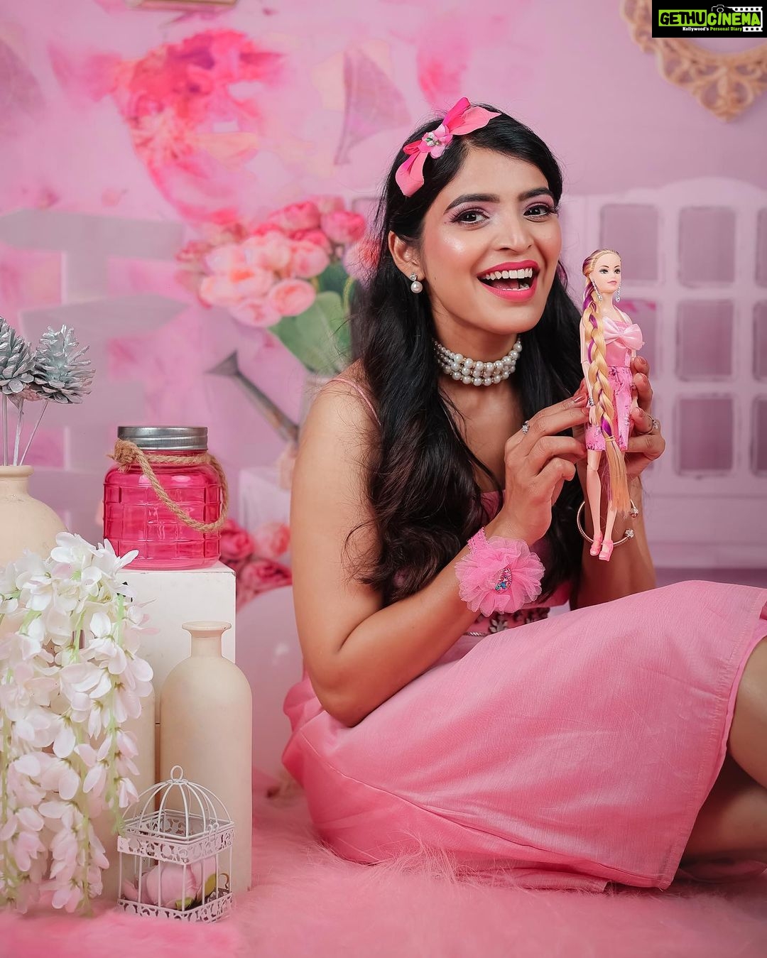 Sanchita Shetty Instagram - My special barbie π Photography captured by : @tales_by_a πΈπΈ Beautiful peach pink dress from : @naziasyedofficial Makeup-hairstyle : @makeup_by_jayanthi #peace #joy #love #barbie #barbielove #barbiegirl #barbiestyle #specialbarbie #barbiedoll #sanchita #sanchitashetty #spreadlovepositivity β€οΈ