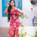 Sanchita Shetty Instagram - 💞 Photography captured by : @aaronprince_photography Makeup-hairstyle : @makeup_by_jayanthi Cloths : @shringaarclothing #sanchitaquotes #life #peace #joy #love #keepsmiling #flower #flowers #pinkdress #pink #pinkcolor #pinkpinkpink #sanchita #sanchitashetty #spreadlovepositivity ❤️