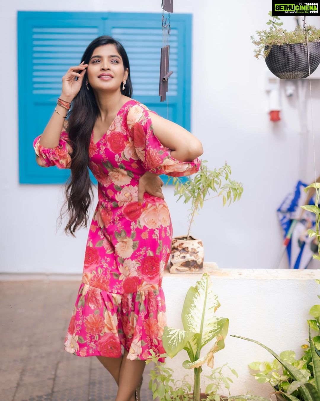Sanchita Shetty Instagram - π Photography captured by : @aaronprince_photography Makeup-hairstyle : @makeup_by_jayanthi Cloths : @shringaarclothing #sanchitaquotes #life #peace #joy #love #keepsmiling #flower #flowers #pinkdress #pink #pinkcolor #pinkpinkpink #sanchita #sanchitashetty #spreadlovepositivity β€οΈ