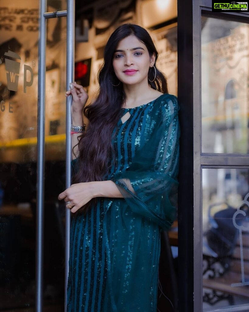 Sanchita Shetty Instagram - Love is the only thing that heals Everything ❤️ Photography captured by : @aaronprince_photography @tales_by_a 📸📸 Makeup-hairstyle : @makeup_by_jayanthi #salwar #salwarsuits #salwarkameez #green #peace #joy #love #sanchita #sanchitashetty #spreadlovepositivity ❤️