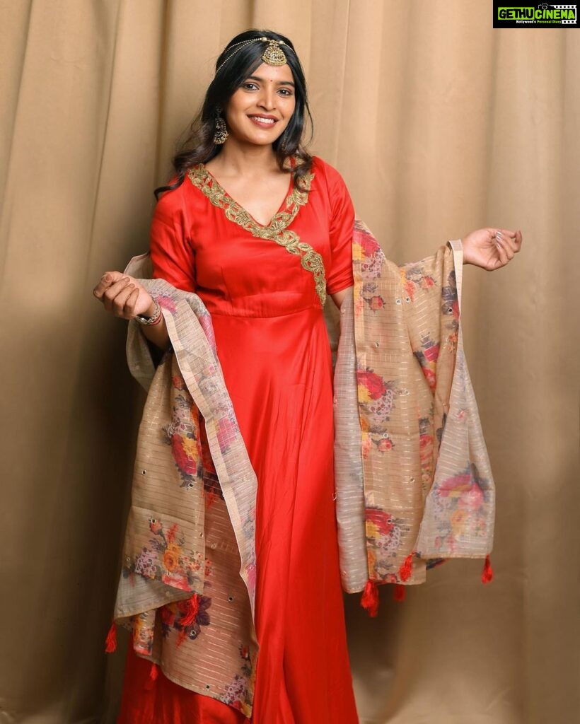 Sanchita Shetty Instagram - Happy Krishna Janmashtami 🙏❤️ May his divine presence always light up your life. Photography captured by : @aaronprince_photography Costume : @naziasyedofficial Makeup-hairstyle : @makeup_by_jayanthi #peace #joy #love #salwar #salwarsuits #red #happykrishnajanmashtami #krishnajanmashtami #krishnaconsciousness #harekrishna #krishna #krishnalove #radhekrishna #radhe #radheradhe #krishnakrishna #sanchita #sanchitashetty #spreadlovepositivity ❤️
