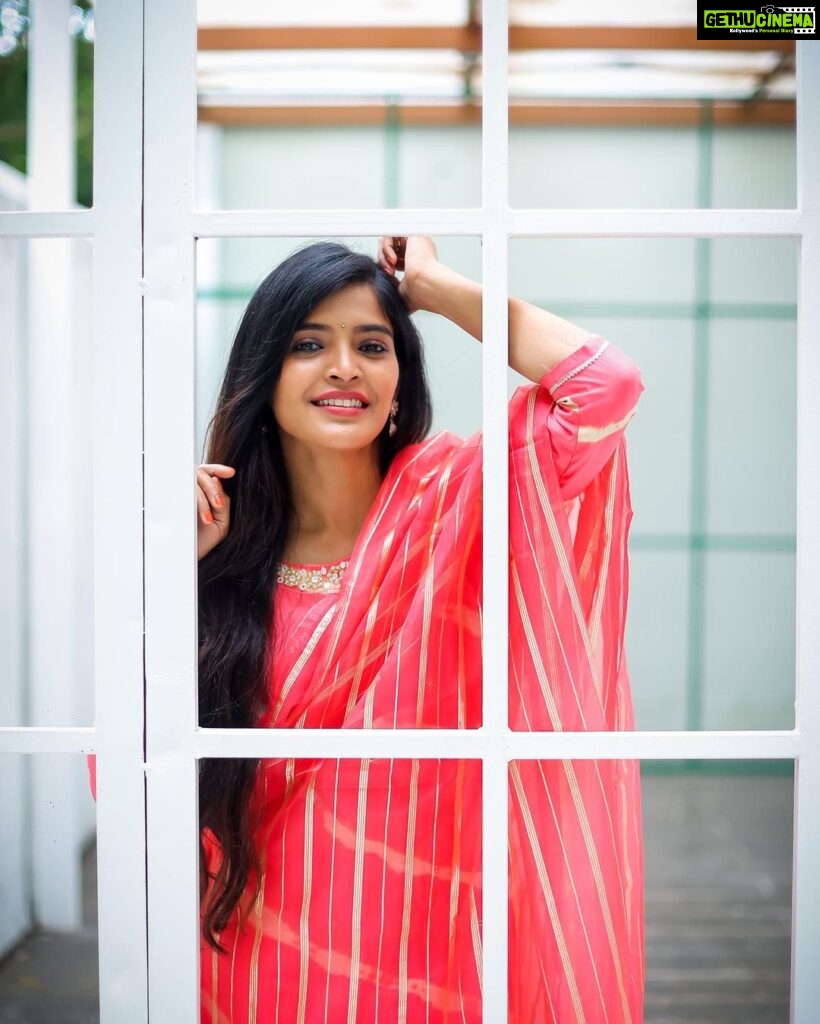 Sanchita Shetty Instagram - Happy September 🌸🌺 Photography captured by : @aaronprince_photography @tales_by_a 📸📸 Makeup-hairstyle : @makeup_by_jayanthi #salwar #salwarsuits #salwarkameez #green #peace #joy #love #happy #september #hope #miracles #blessings #happyseptember #sanchita #sanchitashetty #spreadlovepositivity ❤️