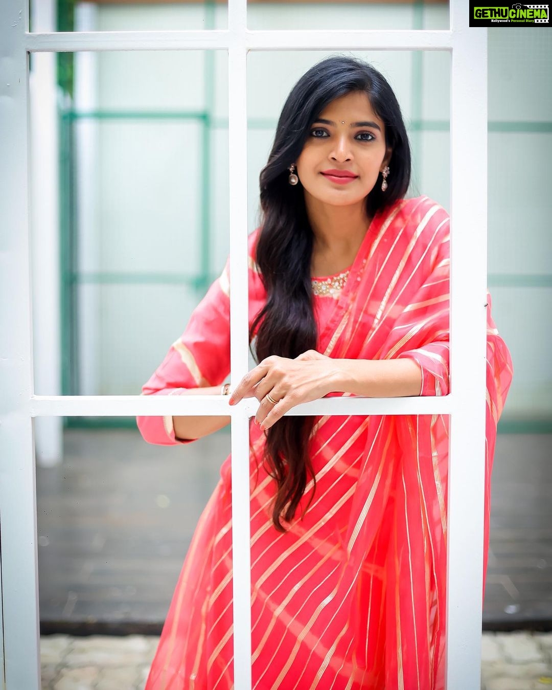 Sanchita Shetty Instagram - Happy September ๐ธ๐บ Photography captured by : @aaronprince_photography @tales_by_a ๐ธ๐ธ Makeup-hairstyle : @makeup_by_jayanthi #salwar #salwarsuits #salwarkameez #green #peace #joy #love #happy #september #hope #miracles #blessings #happyseptember #sanchita #sanchitashetty #spreadlovepositivity โค๏ธ