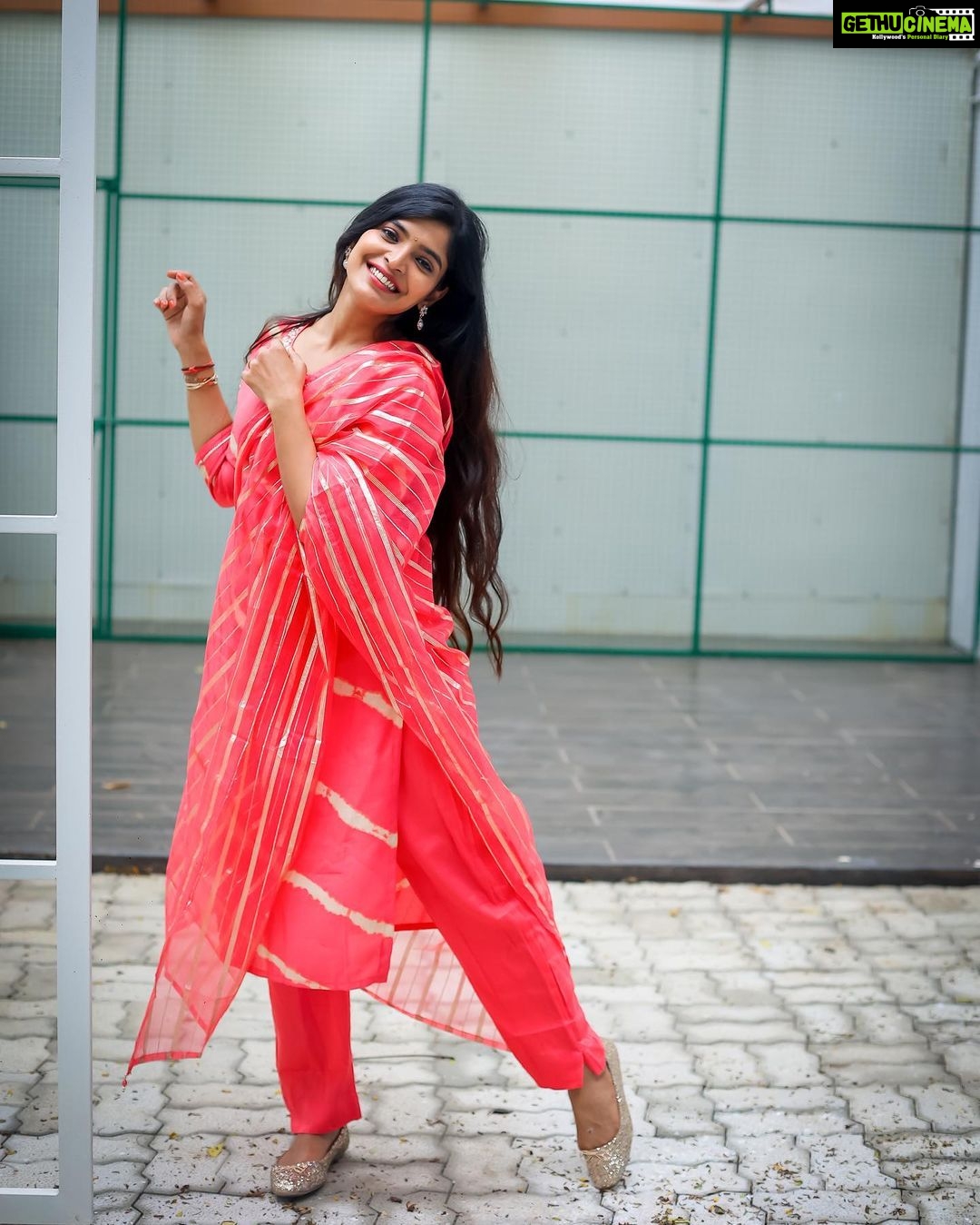 Sanchita Shetty Instagram - Happy September ๐ธ๐บ Photography captured by : @aaronprince_photography @tales_by_a ๐ธ๐ธ Makeup-hairstyle : @makeup_by_jayanthi #salwar #salwarsuits #salwarkameez #green #peace #joy #love #happy #september #hope #miracles #blessings #happyseptember #sanchita #sanchitashetty #spreadlovepositivity โค๏ธ
