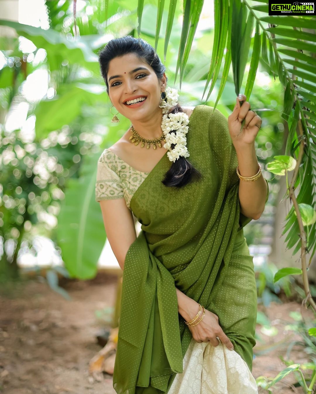 Sanchita Shetty Instagram - Happy Onam πΊπΌπΈπͺ· Photography πΈπΈ : @aaronprince_photography Wardrobe: Makeup & Hair : @isanchitaa ππ #peace #joy #love #saree #sareelove #halfsaree #festival #festivevibes #onam #sanchita #sanchitashetty #spreadlovepositivity β€οΈ