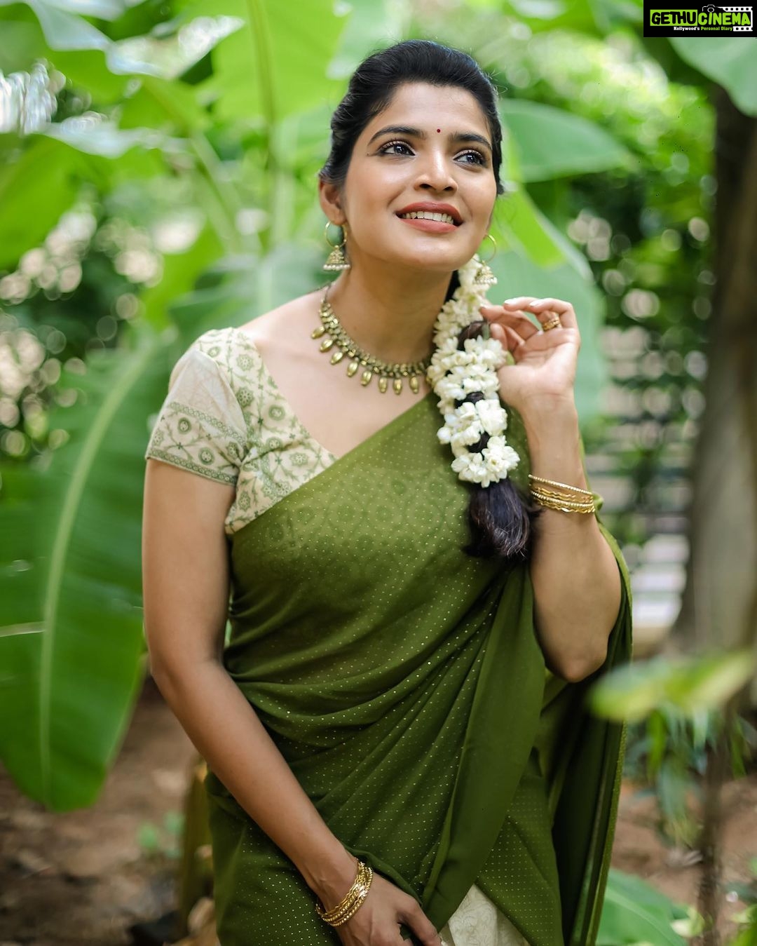 Sanchita Shetty Instagram - Happy Onam πΊπΌπΈπͺ· Photography πΈπΈ : @aaronprince_photography Wardrobe: Makeup & Hair : @isanchitaa ππ #peace #joy #love #saree #sareelove #halfsaree #festival #festivevibes #onam #sanchita #sanchitashetty #spreadlovepositivity β€οΈ