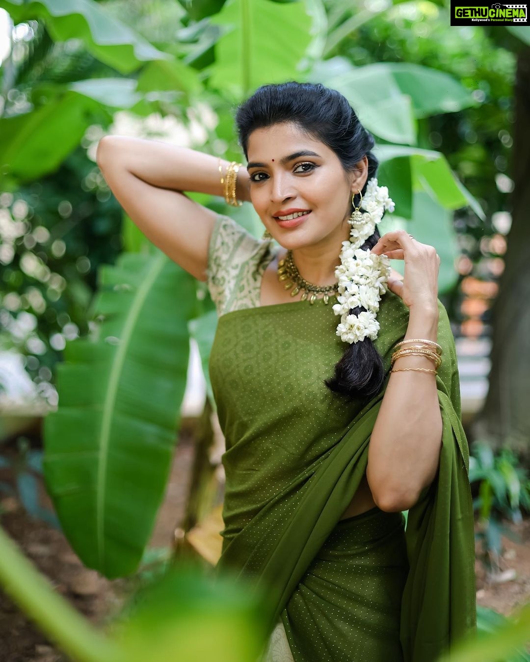 Sanchita Shetty Instagram - Happy Onam πΊπΌπΈπͺ· Photography πΈπΈ : @aaronprince_photography Wardrobe: Makeup & Hair : @isanchitaa ππ #peace #joy #love #saree #sareelove #halfsaree #festival #festivevibes #onam #sanchita #sanchitashetty #spreadlovepositivity β€οΈ