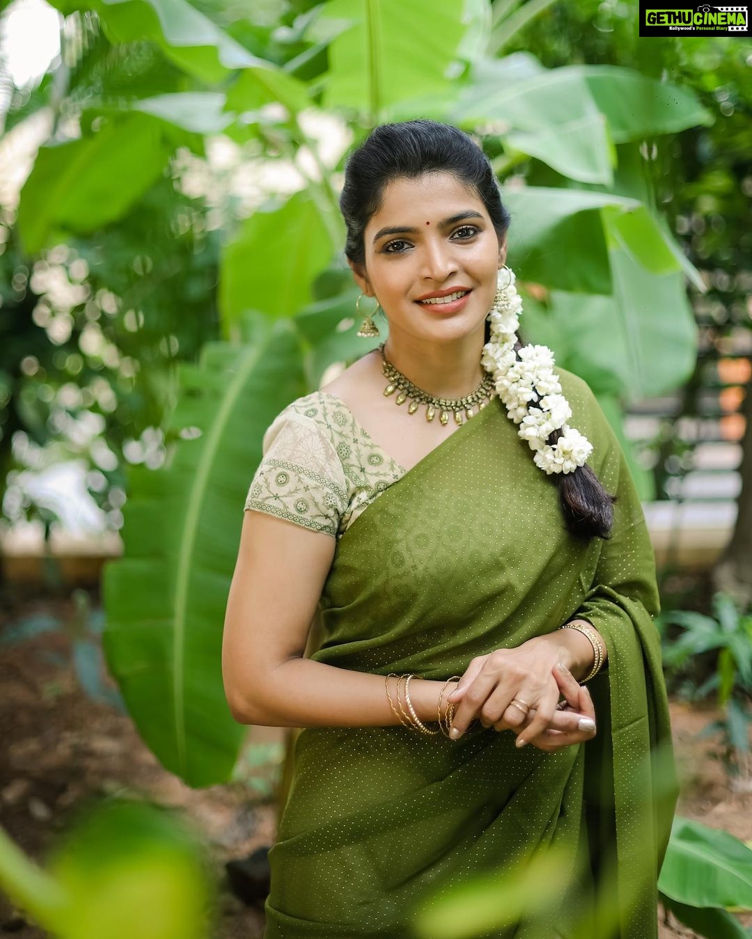 Sanchita Shetty Instagram - Happy Onam πΊπΌπΈπͺ· Photography πΈπΈ : @aaronprince_photography Wardrobe: Makeup & Hair : @isanchitaa ππ #peace #joy #love #saree #sareelove #halfsaree #festival #festivevibes #onam #sanchita #sanchitashetty #spreadlovepositivity β€οΈ