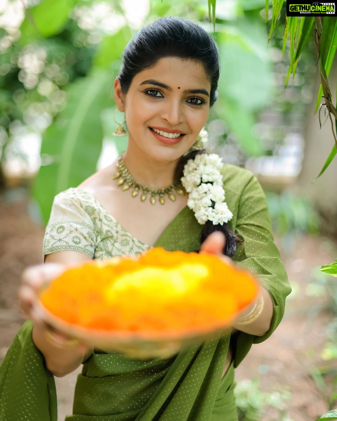Sanchita Shetty Instagram - Happy Onam πΊπΌπΈπͺ· Photography πΈπΈ : @aaronprince_photography Wardrobe: Makeup & Hair : @isanchitaa ππ #peace #joy #love #saree #sareelove #halfsaree #festival #festivevibes #onam #sanchita #sanchitashetty #spreadlovepositivity β€οΈ