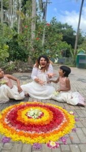 Sandra Thomas Instagram - Pookkalam 🌼🌸🌺

Costume : @the_drape_studio 

#onam #athapoo #village #palakkad #childhood #children #vibes #celebration #dance #creative #onamcelebration #festival #friendship #neighbors #nature #family #mother #children