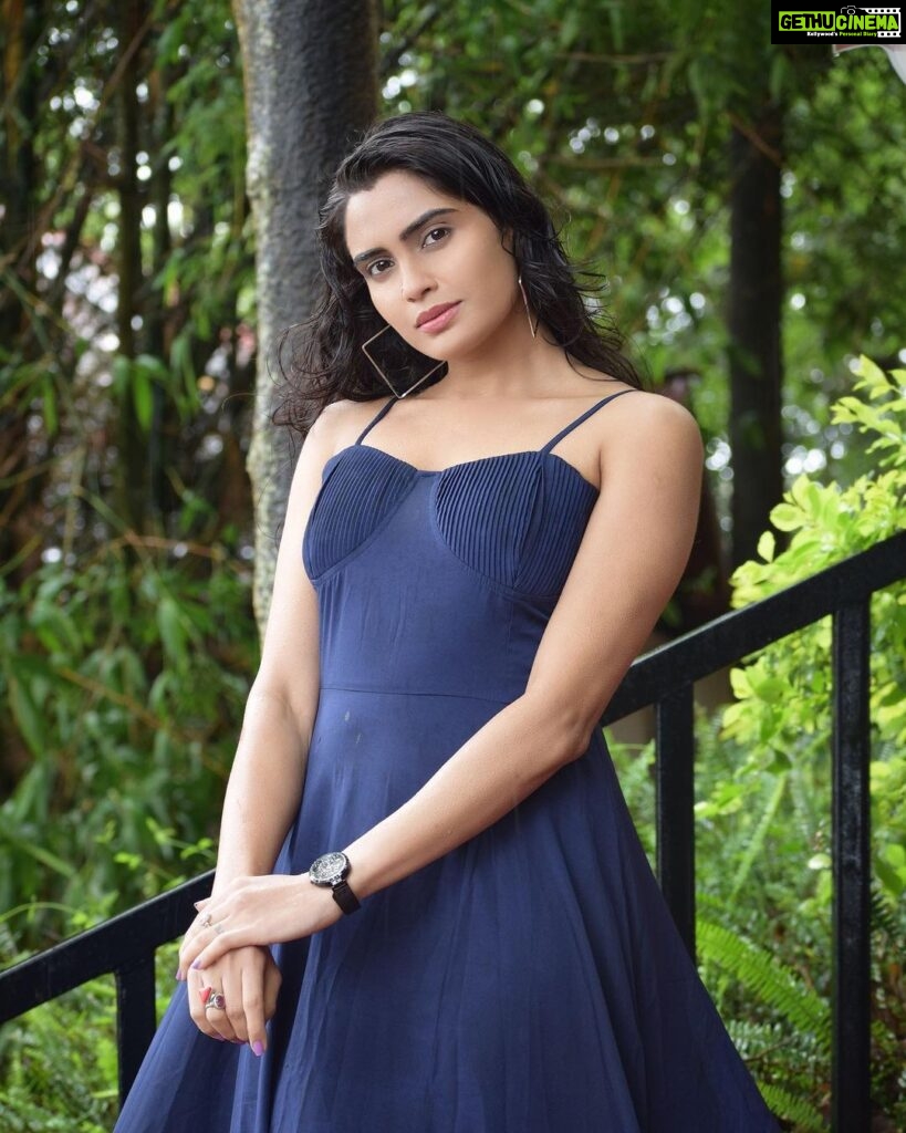 Sangeetha Bhat Instagram - "If you can stay positive in a negative situation, you win." #sangeethabhat #sangeethabhatsudarshan #actresslife #bluegown #photographyinnature #natureschild #naturelover #coorg #4thofjulyphotoshoot Bangalore, India