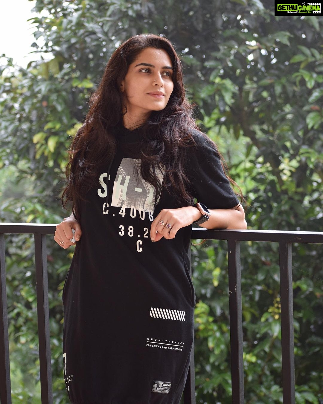 Sangeetha Bhat Instagram - Just being me…..😍🤭😍 Through my husband’s eye 🧿 @sudarshan_rangaprasad 😘 #sangeethabhat #sangeethabhatsudarshan #photoofthedayjuly Swipe<<>> Porcupine Castle Resort, Coorg