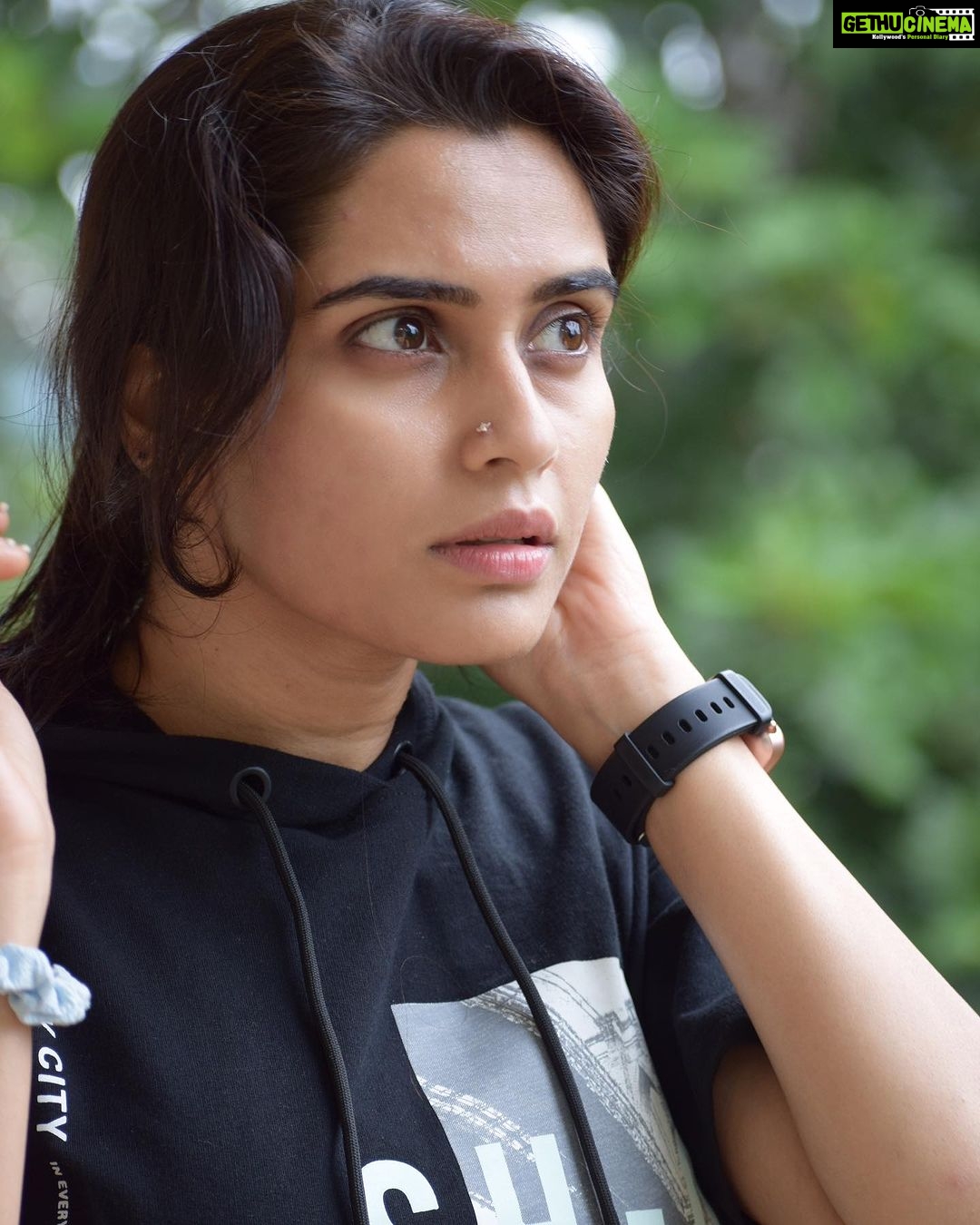 Sangeetha Bhat Instagram - Just being me…..😍🤭😍 Through my husband’s eye 🧿 @sudarshan_rangaprasad 😘 #sangeethabhat #sangeethabhatsudarshan #photoofthedayjuly Swipe<<>> Porcupine Castle Resort, Coorg