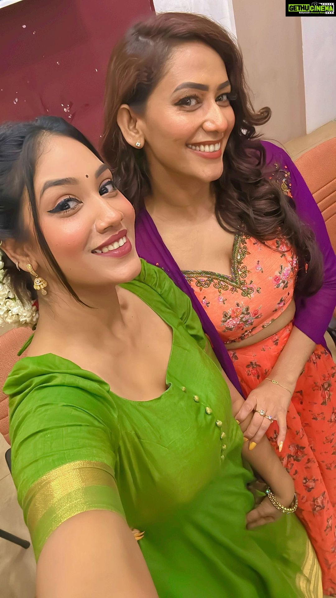 Sanjana Singh Instagram - Vannarapettayille!πβ¨ w/ @actresssanjana Ps: itβs the last step for me!π Not just because itβs trending!π Itβs because of @sivakarthikeyan πβ¨ #vanarpettayila #sivakarthikeyan #mahveeran #love