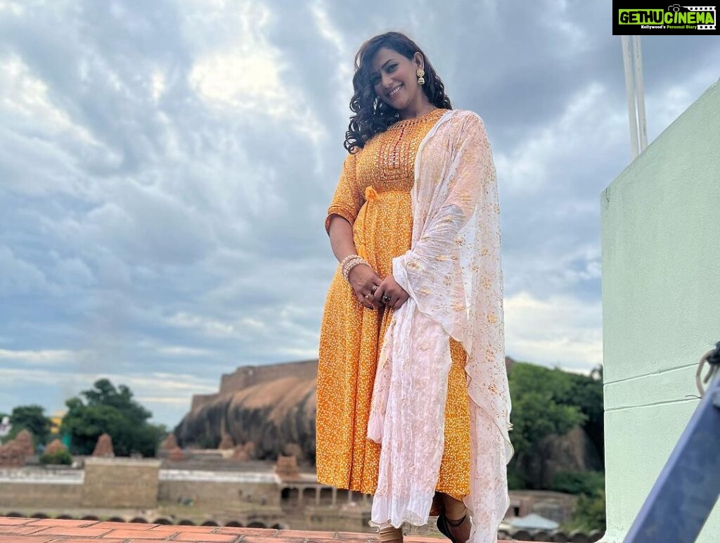 Sanjana Singh Instagram - Karaikudi is a charming city located in the Sivaganga district of Tamil Nadu, India. It's renowned for its rich cultural heritage, stunning temples, and unique architecture. Karaikudi is often referred to as the "City of Chettinad" due to its association with the influential Chettiar community. At shooting ❤