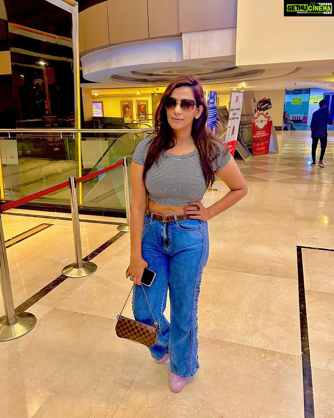 Sanjana Singh Instagram - "Embrace each day with a smile and a heart full of gratitude. Your positivity can brighten not only your own path but also light up the world around you. Spread kindness and love, and watch how the beauty of life unfolds before your eyes. Have a wonderful day!" 🌞 Chennai, India