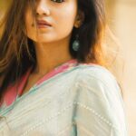 Sanjana Tiwari Instagram - Kangalai kaanavae imaigalai marupadha 🎶 Shot n edited by @bhoopalm_official Wearing @varsha_designstudio Makeup @roopa_ravi_mua Hair @makeup_with_maks Saree draping @aishus_hairandmakeup #reels #reelitfeelit #tamil #tamilsongs #bombayjayashree #chennai #explore #trending