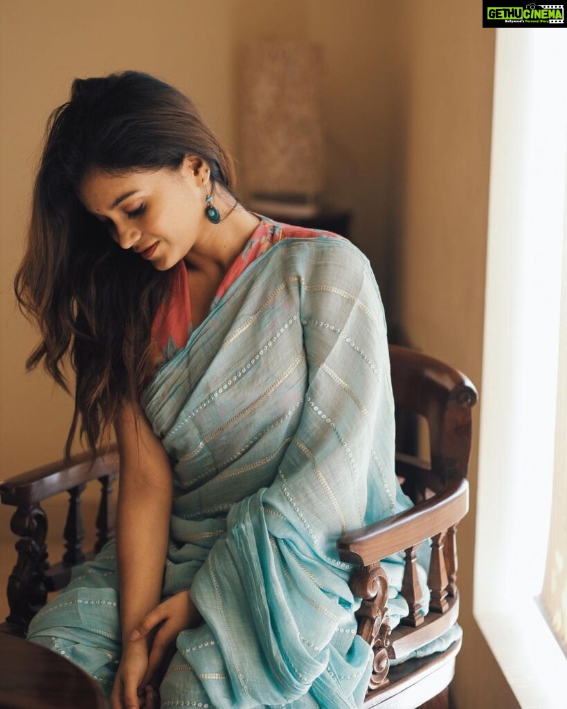 Sanjana Tiwari Instagram - Blue sarees hit different 💙 Shot by @bhoopalm_official Wearing @varsha_designstudio Makeup @roopa_ravi_mua Hair @makeup_with_maks Draping @aishus_hairandmakeup