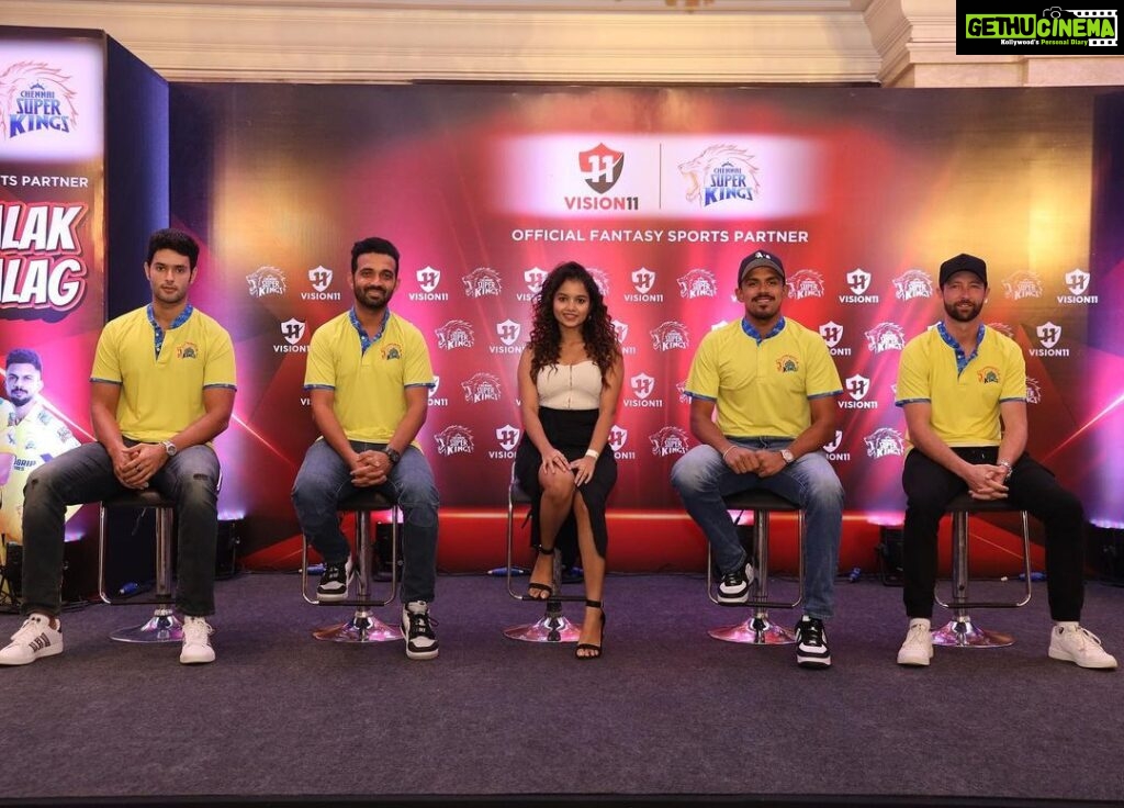 Sanjana Tiwari Instagram - What an honour to have met these amazing cricketers. #Csk ku whistle poduuuu 💛💛 @chennaiipl @cskfansofficial Styled by @_divyakarthika
