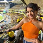 Sanjana Tiwari Instagram - Yellow hearts 💛💛💛💛 jersey ossi la kudupanga nu nenachu orange tee potu vandhuten. :p @cskfansofficial @chennaiipl