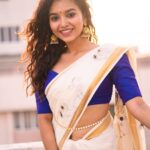 Sanjana Tiwari Instagram - Happy Onam 🌸 Shot by @varshithaa.govardan ❤️ Styled by @_divyakarthika ✨ Jewels @narayanapearls Thank you for this beautiful saree @roopa_ravi_mua 💕