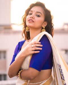 Sanjana Tiwari Instagram - Happy Onam 🌸

Shot by @varshithaa.govardan ❤️
Styled by @_divyakarthika ✨
Jewels @narayanapearls 
Thank you for this beautiful saree @roopa_ravi_mua 💕