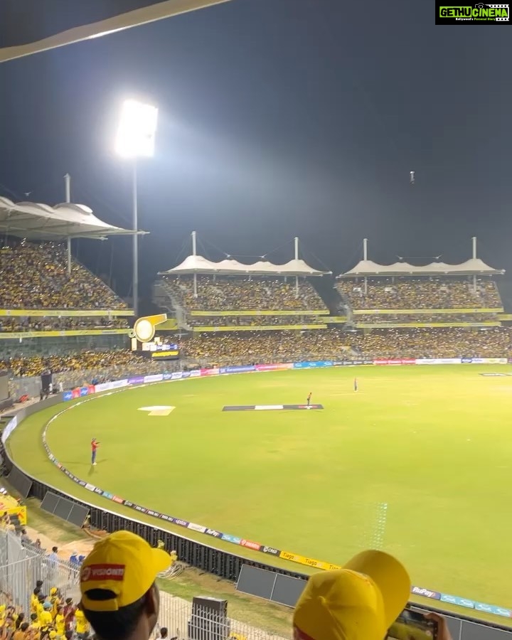 Sanjana Tiwari Instagram - Yellow hearts 💛💛💛💛 jersey ossi la kudupanga nu nenachu orange tee potu vandhuten. :p @cskfansofficial @chennaiipl