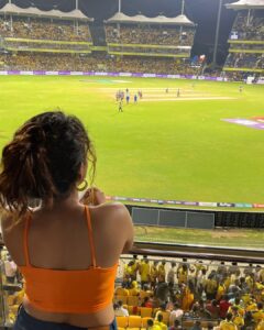 Sanjana Tiwari Instagram - Yellow hearts 💛💛💛💛

jersey ossi la kudupanga nu nenachu orange tee potu vandhuten. :p

@cskfansofficial @chennaiipl