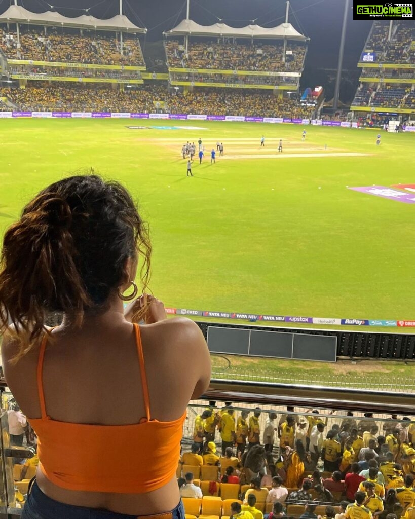 Sanjana Tiwari Instagram - Yellow hearts 💛💛💛💛 jersey ossi la kudupanga nu nenachu orange tee potu vandhuten. :p @cskfansofficial @chennaiipl