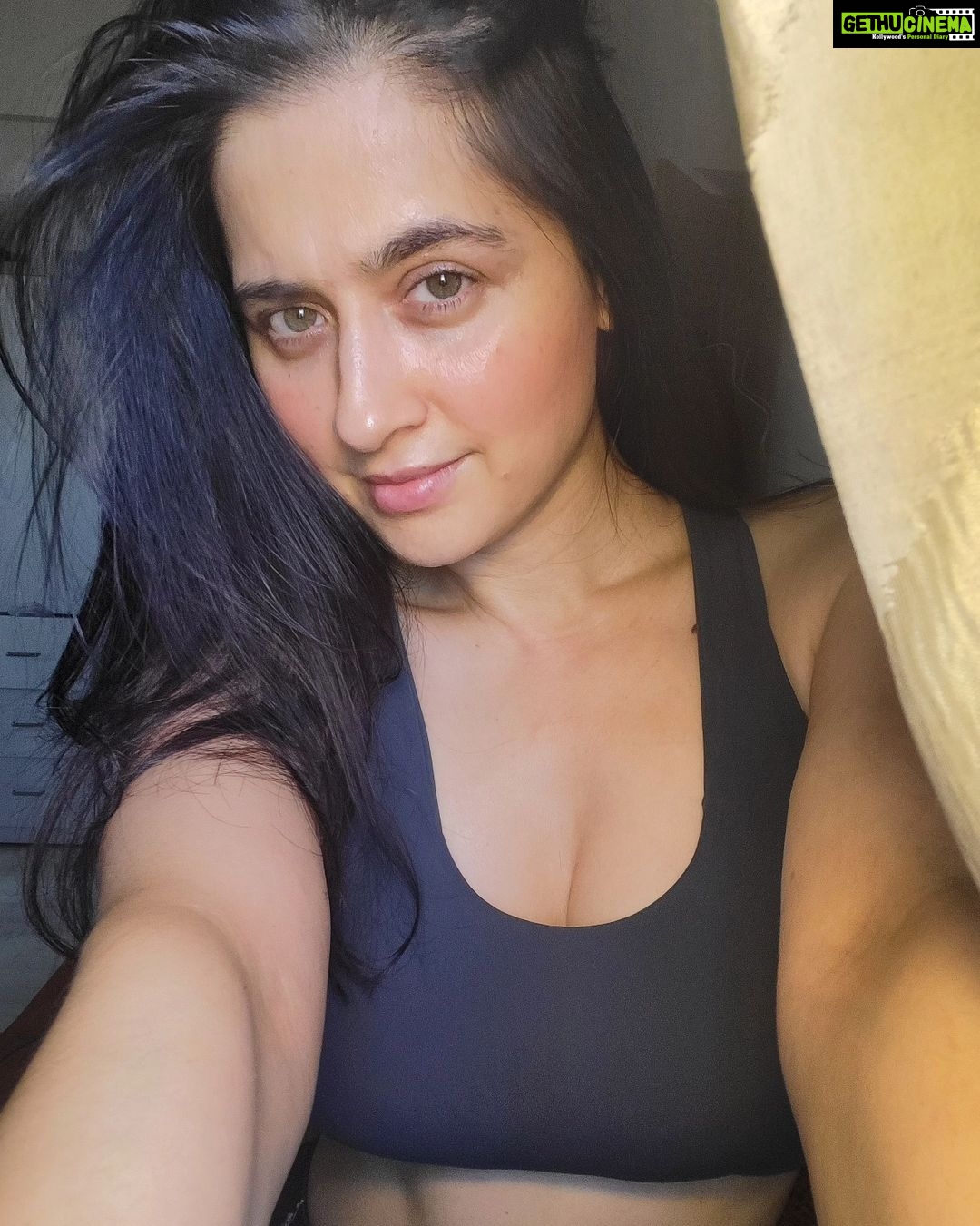 Sanjeeda Sheikh Instagram - Willingness to learn❤️ Desire to gain knowledge Skills to improve everyday💐