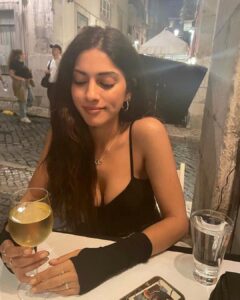 Sapna Pabbi Instagram - We went out innit. Shouldn’t dump it like this tho. She made me do it  @xxpriyad 💘👯‍♀️