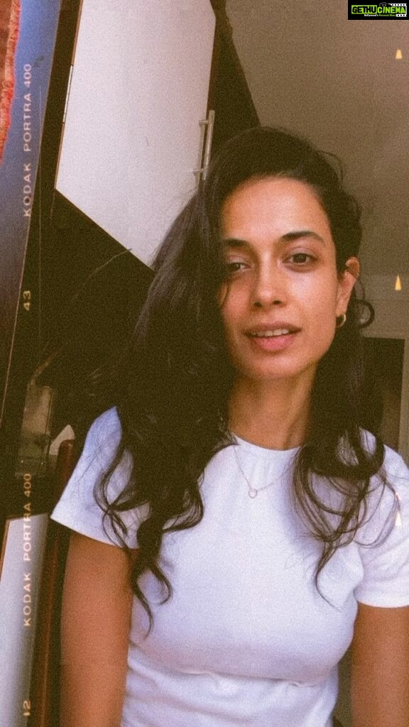 Sarah Jane Dias Instagram - Happy World Music Day!!! . i just released a song after a really long time, have you heard it? have you seen the music video? check it out and tell me what you think? the link to it is in my bio . #worldmusicday #music #singer #singersongwriter #happyworldmusicday