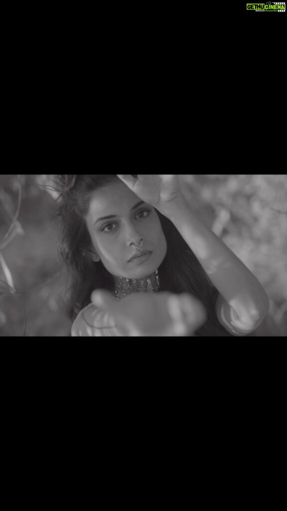 Sarah Jane Dias Instagram - OUT NOW!!! . In Your Eyes - micumice feat. Sarah Jane . thank you to everyone who came together to make this video possible. @dhaneshunnikrishnanphotography @dhanesh_unnikrishnan for always understanding my vision and direction. @bhavyarameshjewelry for the amazing jewellery that completed my forest-witch-goddess-woman look. @nativeplacekamshet for the beautiful shoot location. @micu_p for trusting me to sing this track the way i felt was right. @hrischique for bringing my styling reference to life and @makeupbyvirja for doin’ me up pretty. . full music video link in bio . and yes, that is me singing… . #singersongwriter #singer #musicislife #music #newmusic #newmusicalert #inyoureyes