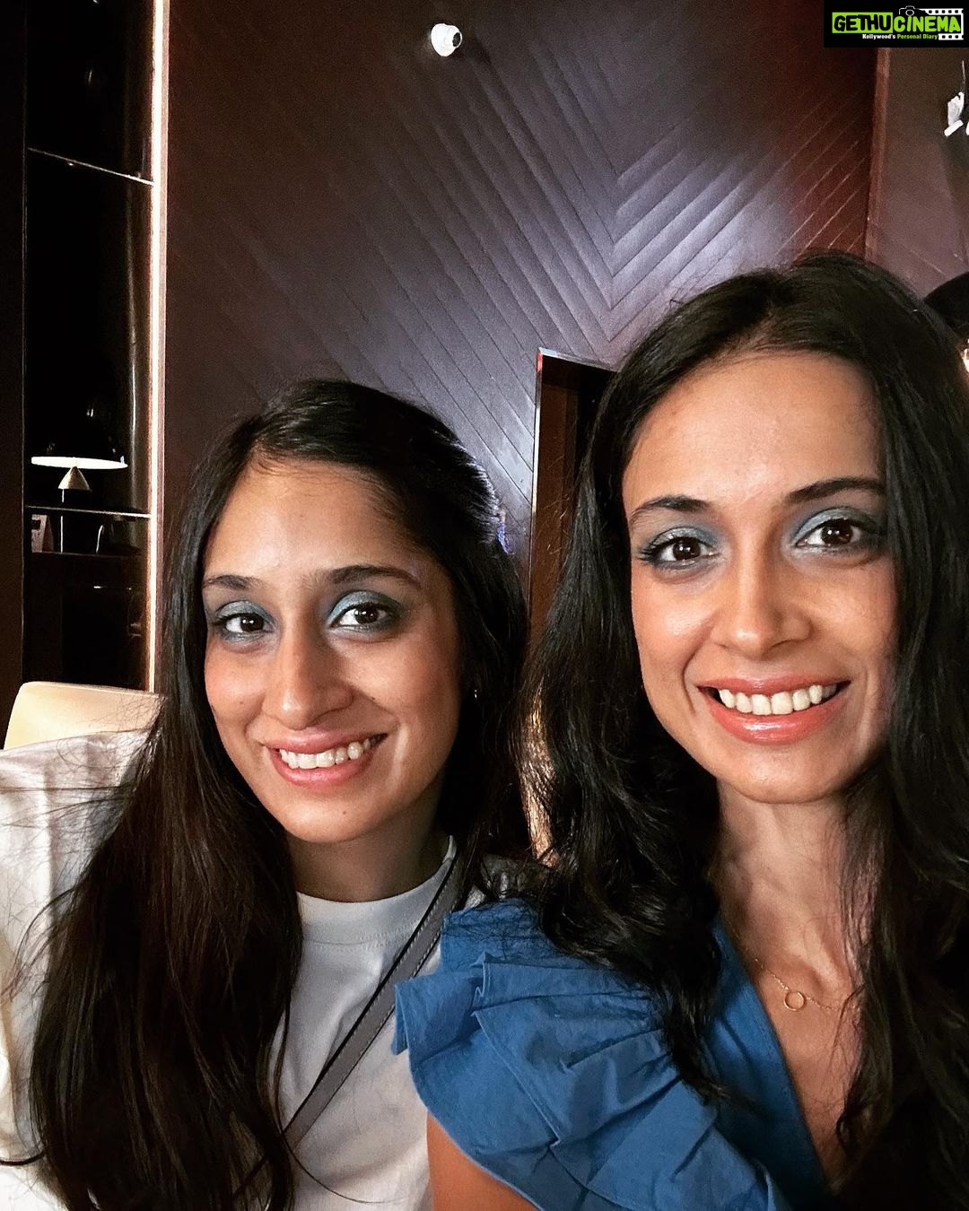 Sarah Jane Dias Instagram - the 🐚 and the 🌊 . date night with Taw . #thelittlemermaid #mermaideye #datenight #fave #sisterlove #sisterthings