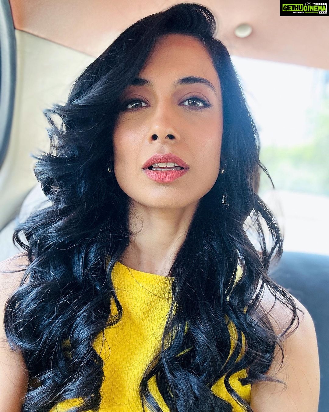 Sarah Jane Dias - 9.8K Likes - good is the day, when yellow is worn.
.
#yellow #prettygirlera