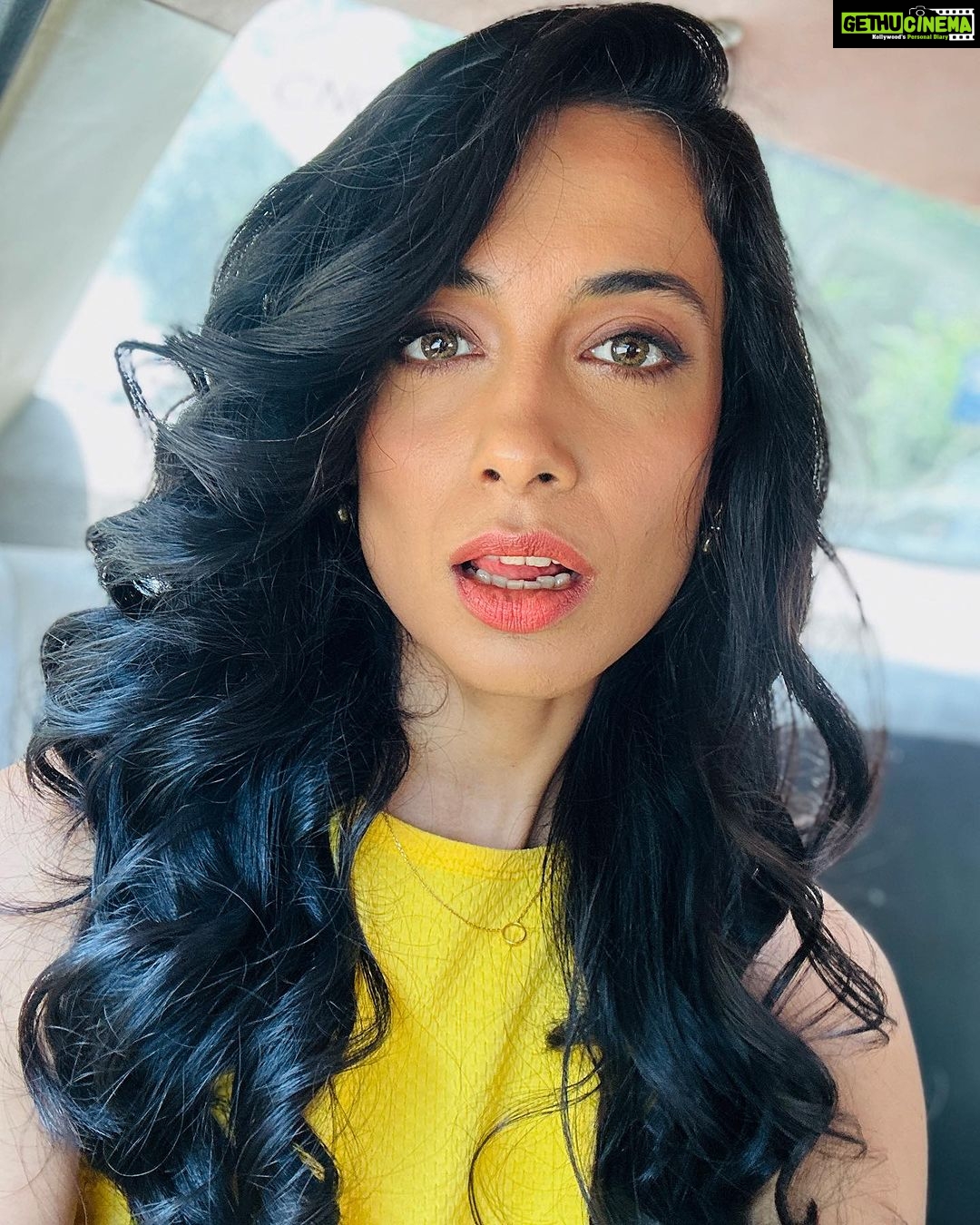 Sarah Jane Dias - 9.8K Likes - good is the day, when yellow is worn.
.
#yellow #prettygirlera