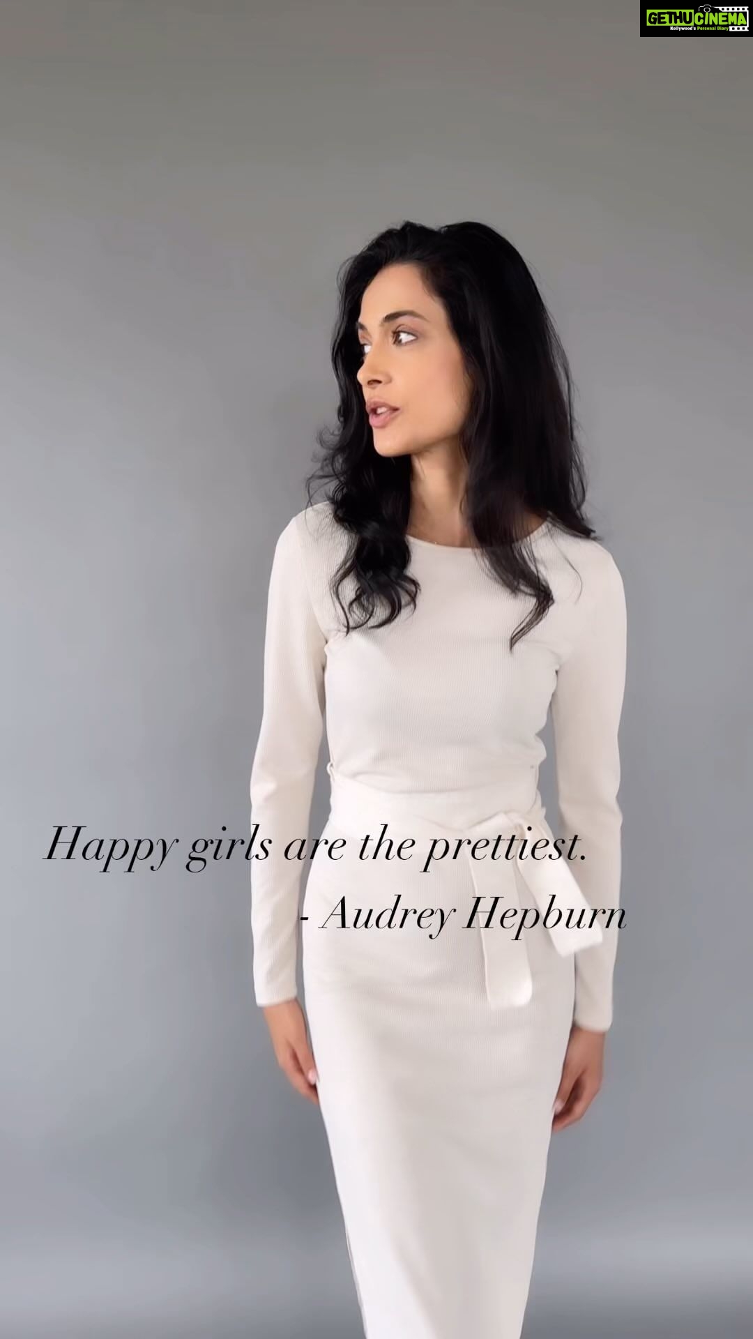 Sarah Jane Dias Instagram - when work makes you happy… . #audreyhepburn #happiness #workworkworkworkwork