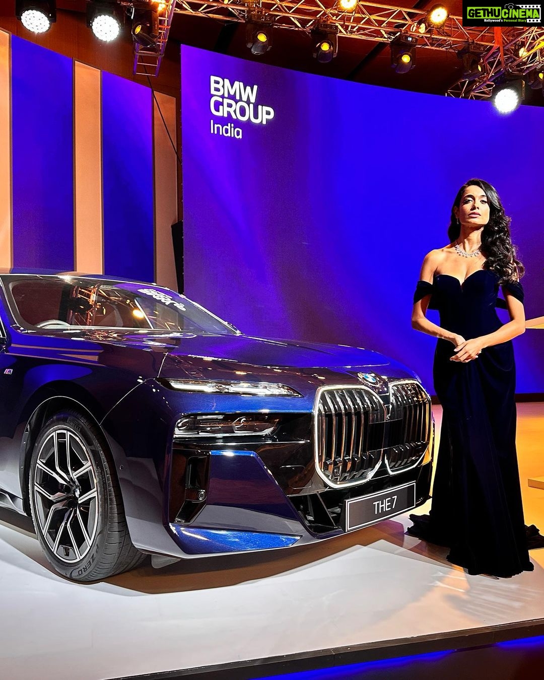 Sarah Jane Dias Instagram - diamonds in bed? why not!?! . #diamonds #luxury #fashion #fashionista #fashiongram #bmw