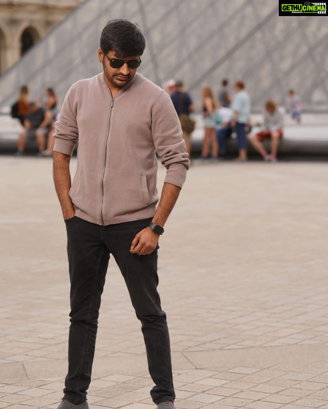 Sathish - 60.5K Likes - #parís 😍