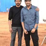 Sathish Instagram - Happy birthday to my dear #thalapathy @actorvijay sir ❤️ Ungal Anaiththu Muyarchigalum Vetri Pera Manamaarndha Vaazhththukkal 😍😍 Love You Always 😘😍❤️ #happybirthdaythalapathyvijay