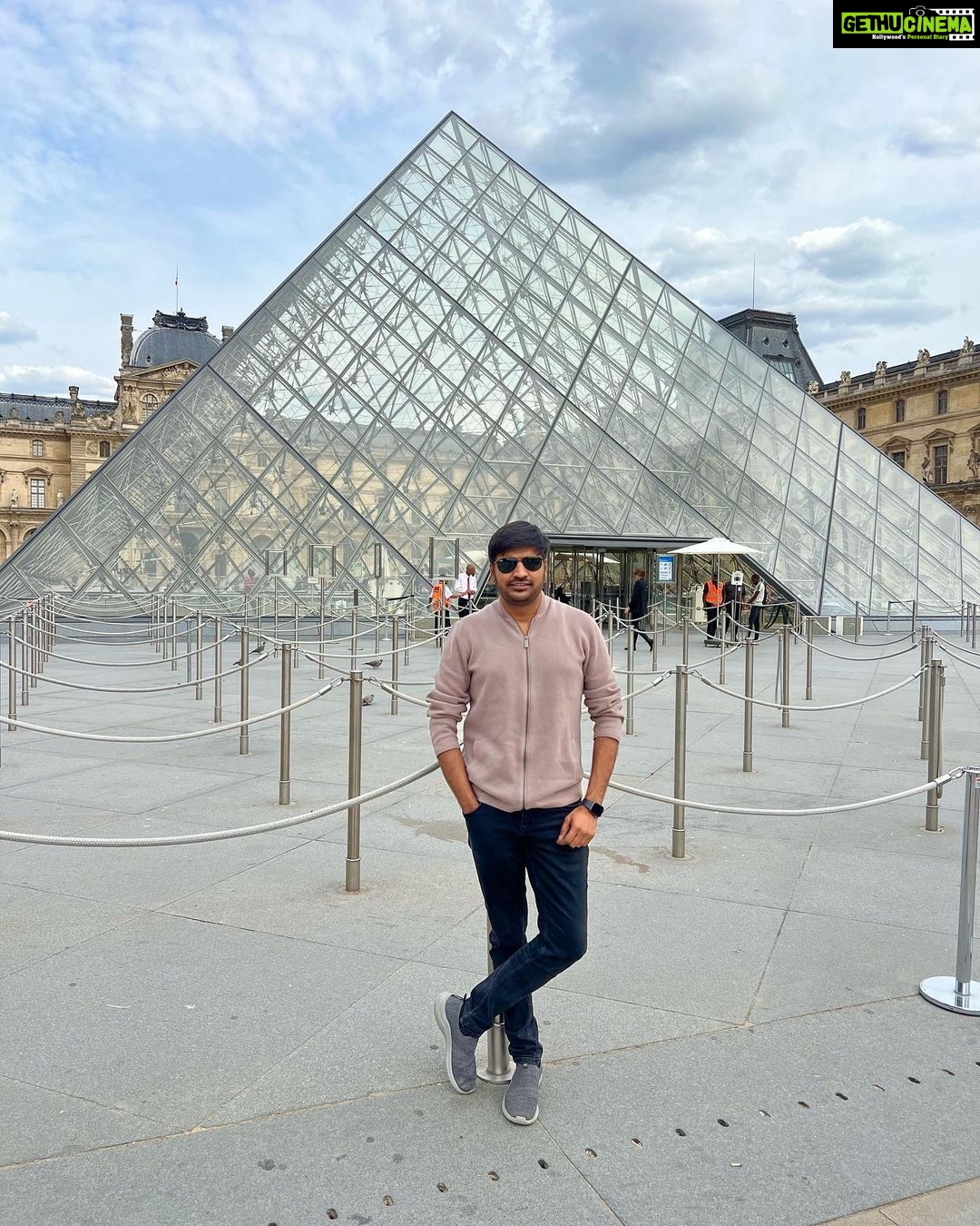 Sathish - 60.5K Likes - #parís 😍