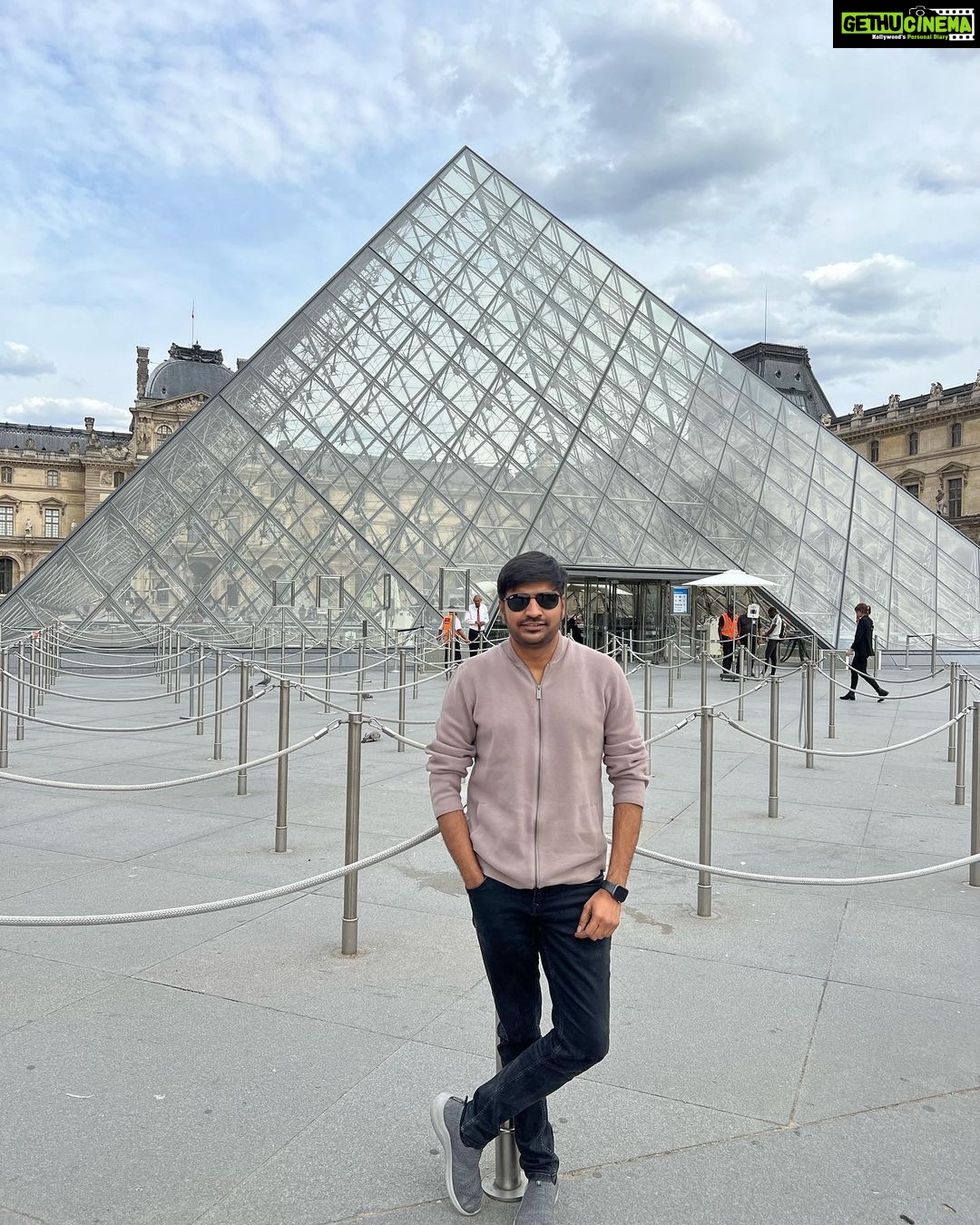 Sathish - 60.5K Likes - #parís 😍