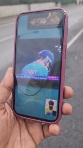 Sathish Instagram - Ipdi video call la match paakka vendiyadha poche… 🤨 Anyway extraordinary knock @virat.kohli and @klrahul ❤️❤️ #paris #parís #indvspak