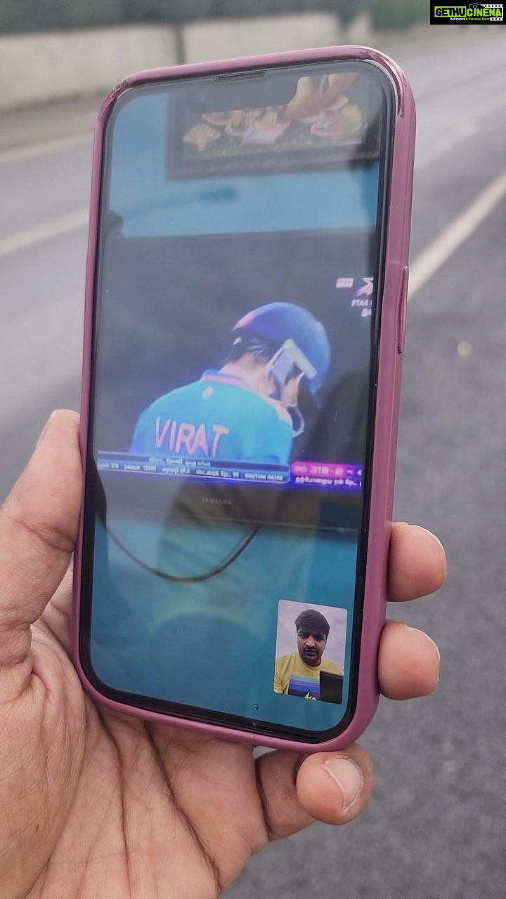 Sathish - 72.9K Likes - Ipdi video call la match paakka vendiyadha poche… 🤨 Anyway extraordinary knock @virat.kohli and @klrahul ❤️❤️ #paris #parís #indvspak