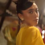 Sayani Gupta Instagram - Post no sleep & a super shoot day! 💛 HMU & shot by @makeupartist_prasenjit Self Styled 🥻 @raw_mango 👑 @amrapalijewels