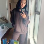 Sayani Gupta Instagram – Catching some morning light & chilling in my uniform! 
Thank you @airbnb for a warm cozy stay in #melbourne 
Oh and the neighbour’s cat!
🦘🤎🥥 Fitzroy, Melbourne