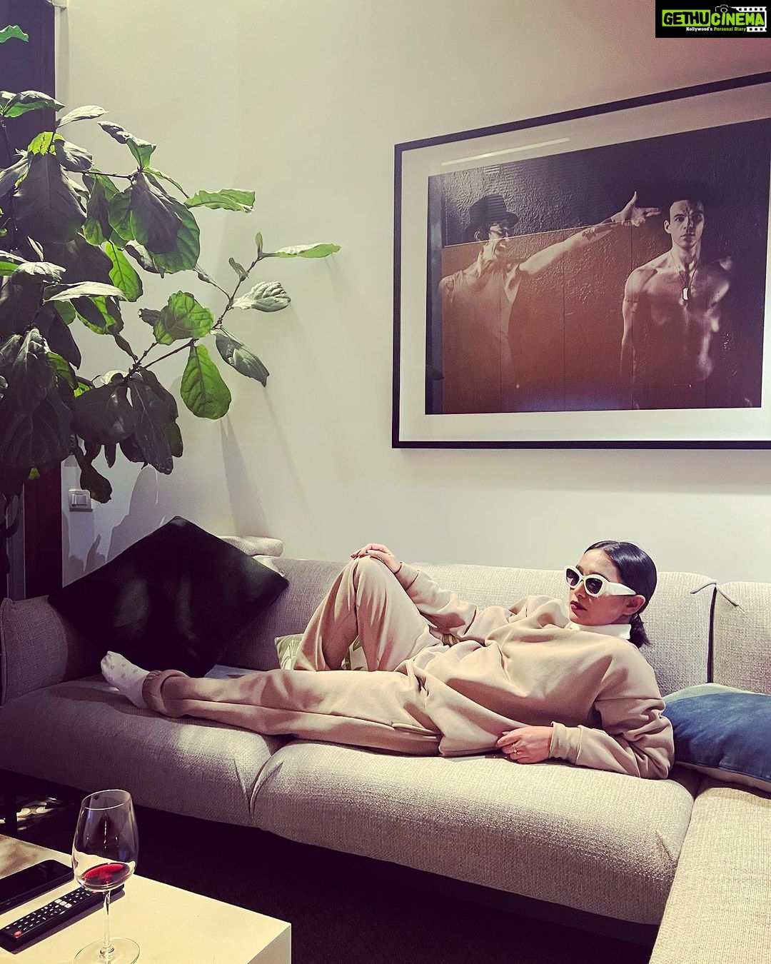 Sayani Gupta Instagram - Catching some morning light & chilling in my uniform! Thank you @airbnb for a warm cozy stay in #melbourne Oh and the neighbour’s cat! 🦘🤎🥥 Fitzroy, Melbourne