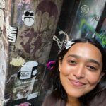 Sayani Gupta Instagram – @onehappytea told me about a real @banksy in Melbourne. 
Apparently very few people know about it. Most think two other that were there were destroyed & painted over by mistake.

So @nitya_h & I set out on a graffiti discovery hunt and finally found itttt. Big thanks to a guide who was showing around two other people didn’t know about it either.. but once we told her, she started looking around the place and spotted it! She said this would be a huge deal for the tourists & locals.

As one would imagine with him.. this one was hidden away in the most non assuming corner next to the back door of a restaurant. This alley has some of the best graffitis too. (Fifth photo onwards)

I’d seen quite a few @banksy at the @mocomuseum in Amsterdam but this one’s special. 
We felt quite victorious! 

@australia #seeauatralia Melbourne, Victoria, Australia