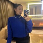 Sayani Gupta Instagram – What’s a trip without some bathroom selfies!
Especially in one bigger than most Bombay houses!
In @sheetal_menon ‘s sweater.
@shangrilasydney @australia
@sydney #seeaustralia