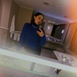 Sayani Gupta Instagram – What’s a trip without some bathroom selfies!
Especially in one bigger than most Bombay houses!
In @sheetal_menon ‘s sweater.

@shangrilasydney @australia 
@sydney #seeaustralia